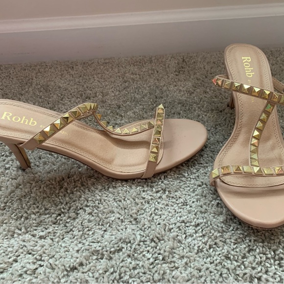 Elegant stud embelished summer sandals. 8 1/2. Peach color. Mid heel - Picture 5 of 5